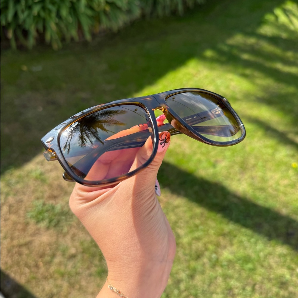 Stylish Tortoiseshell Sunglasses